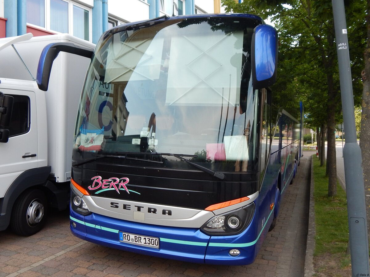 Setra 516 HD von Berr aus Deutschland mit Anhänger in Neubrandenburg.