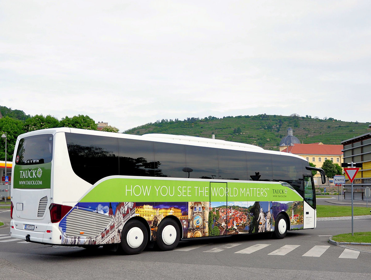 Setra 516 HD von Blaguss.sk in Krems gesehen.