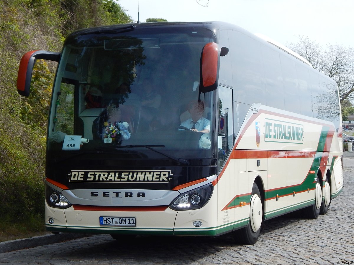 Setra 516 HD von De Stralsunner aus Deutschland im Stadthafen Sassnitz.