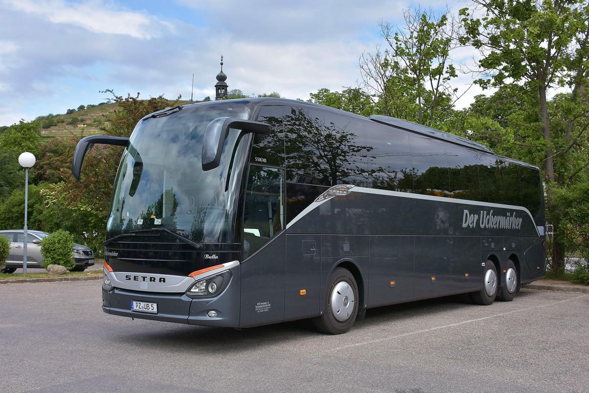 Setra 516 HD von  Der Ukermrker  aus der BRD in Krems.