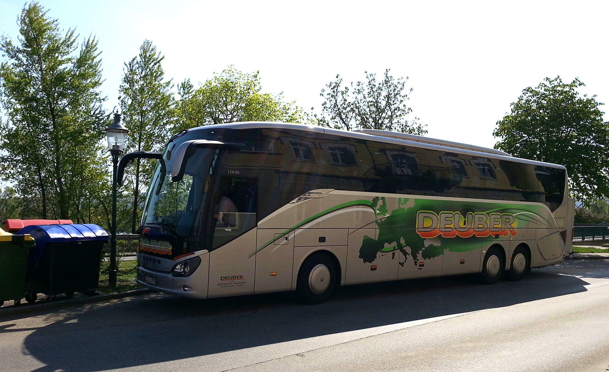 Setra 516 HD von DEUBER Reisen aus der BRD in Krems.