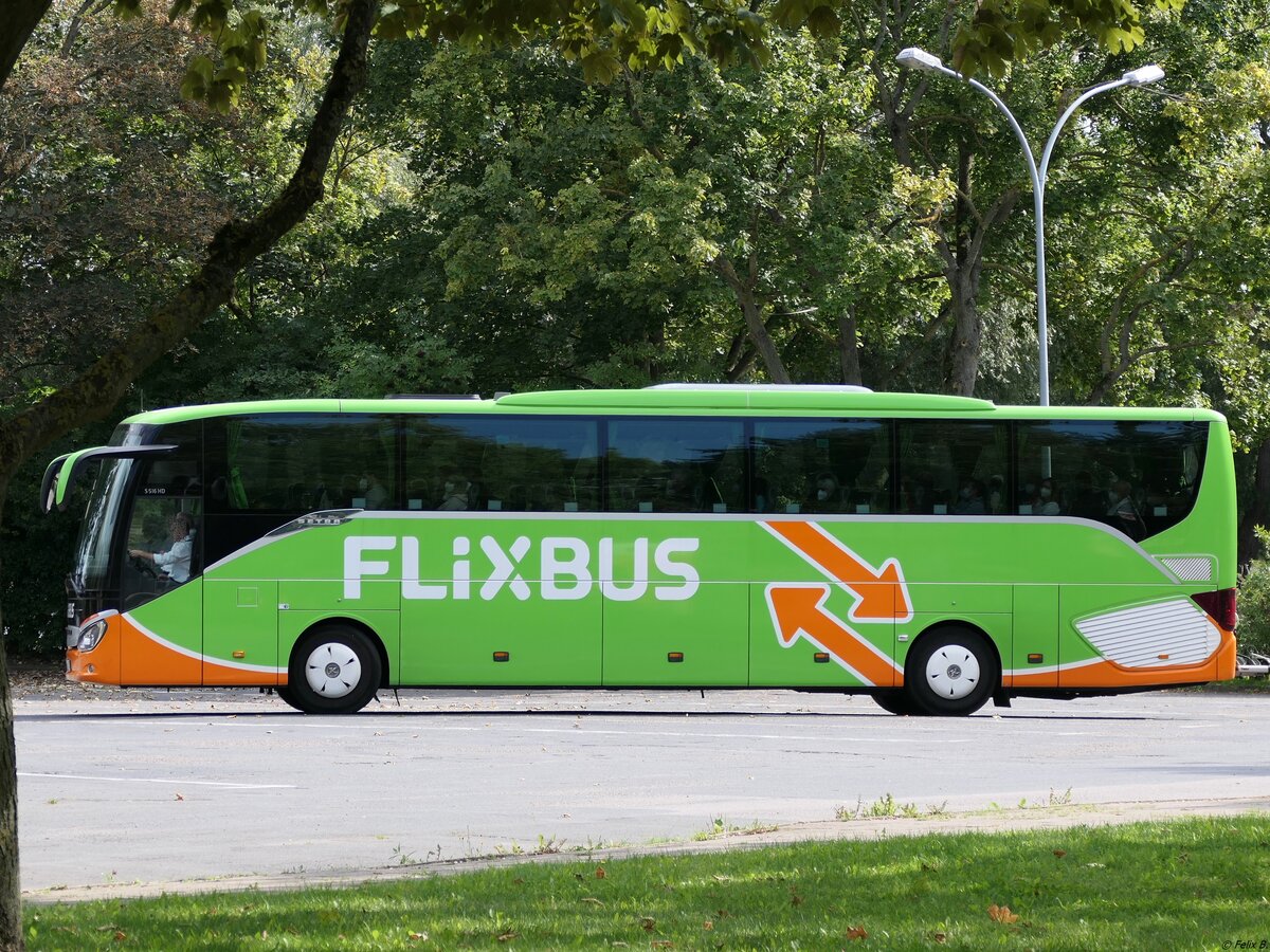 Setra 516 HD von Flixbus/Wricke Touristik aus Deutschland in Stralsund.