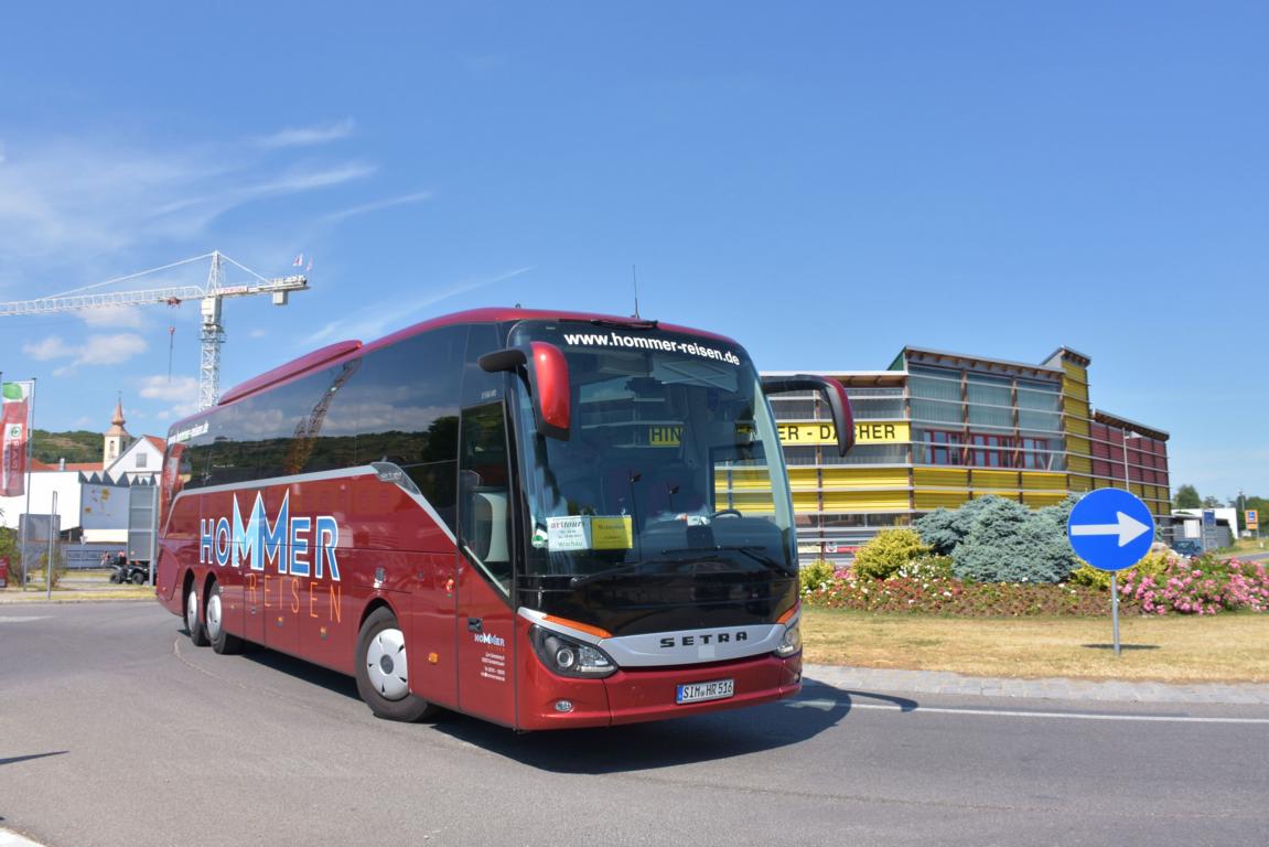 Setra 516 HD von HOMMER Reisen aus der BRD 06/2017 in Krems.