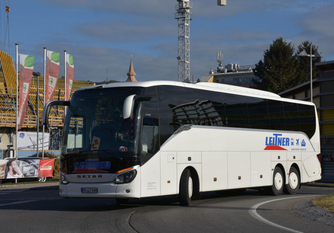 Setra 516 HD von LEITNER Reisen aus der BRD 10/2017 in Krems.