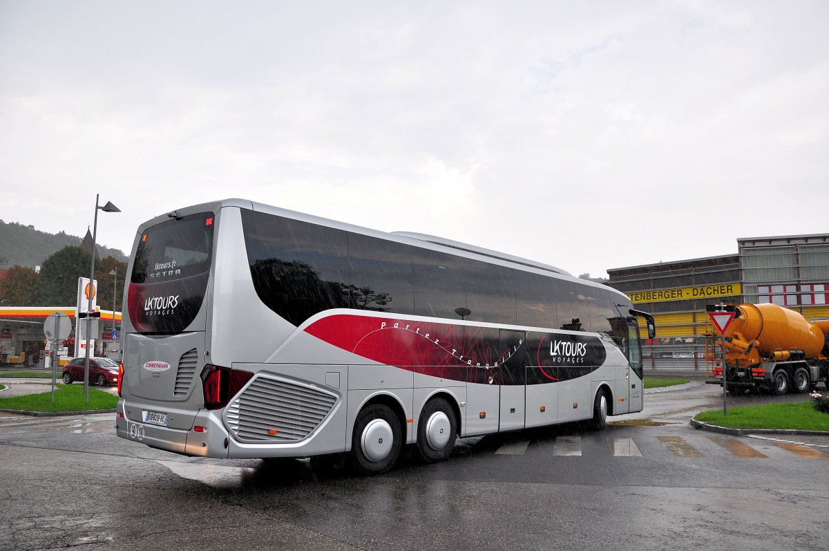 Setra 516 HD von der LK Tours aus Frankreich am 9.9.2014 in Krems.