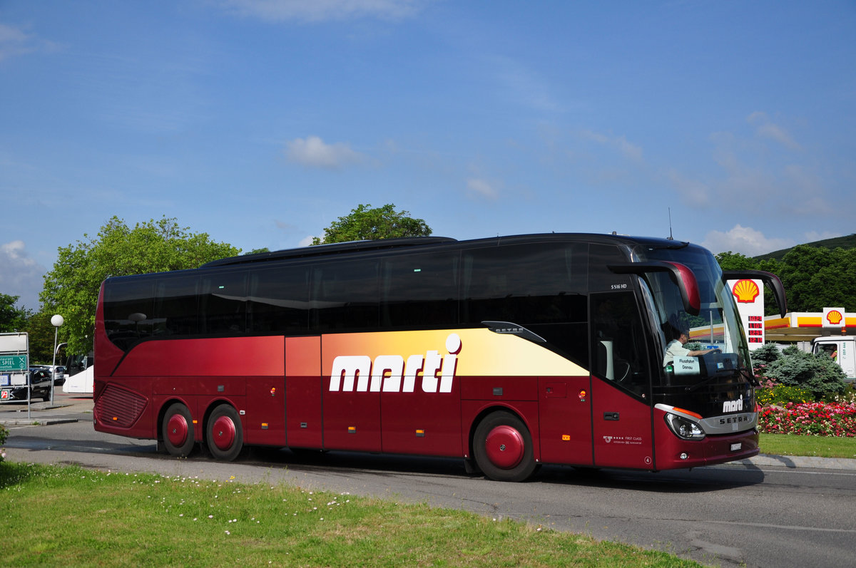 Setra 516 HD von Marti Reisen aus der CH in Krems.