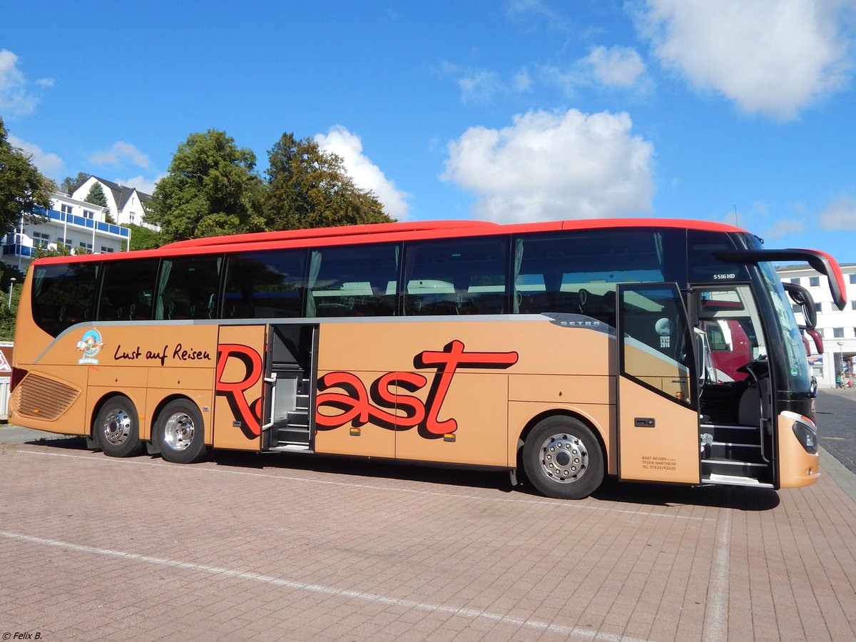 Setra 516 HD von Rast aus Deutschland im Stadthafen Sassnitz.