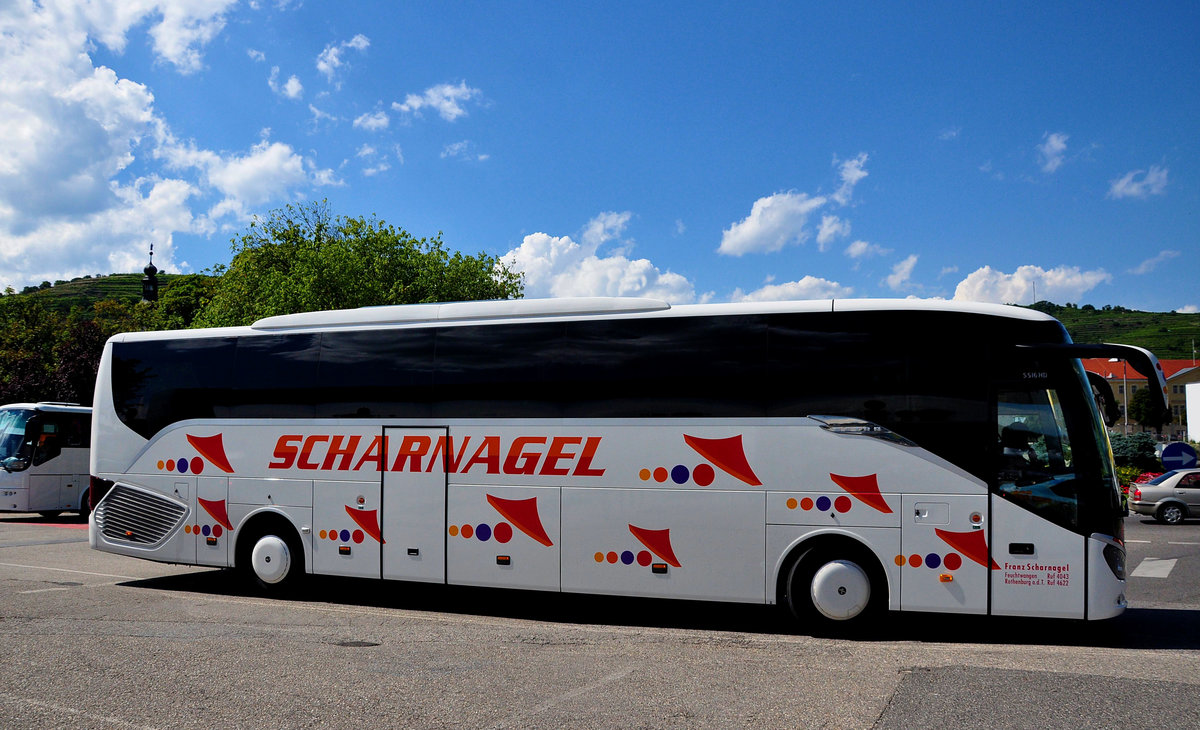 Setra 516 HD von Scharnagel Reisen aus der BRD in Krems gesehen.