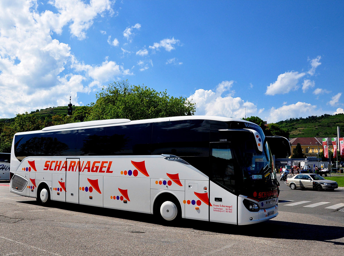 Setra 516 HD von Scharnagel Reisen aus der BRD in Krems gesehen.