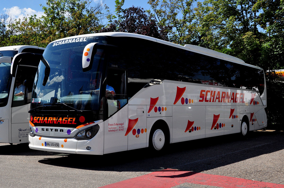 Setra 516 HD von Scharnagel Reisen aus der BRD in Krems gesehen.