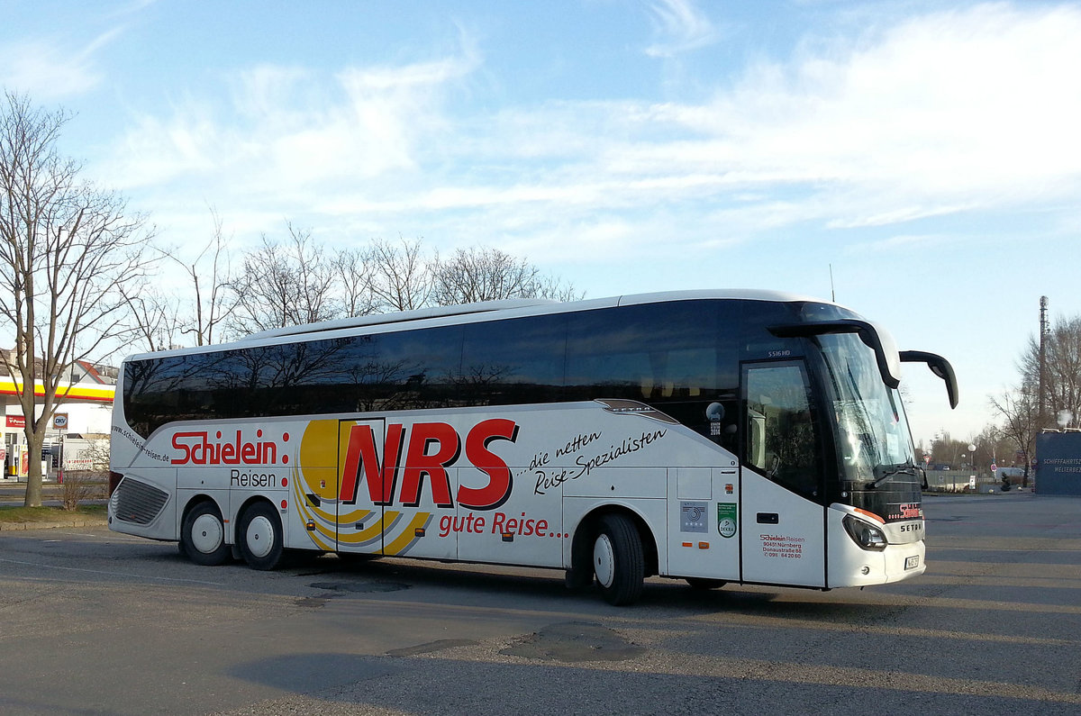 Setra 516 HD von Schielein Reisen aus der BRD in Krems gesehen.