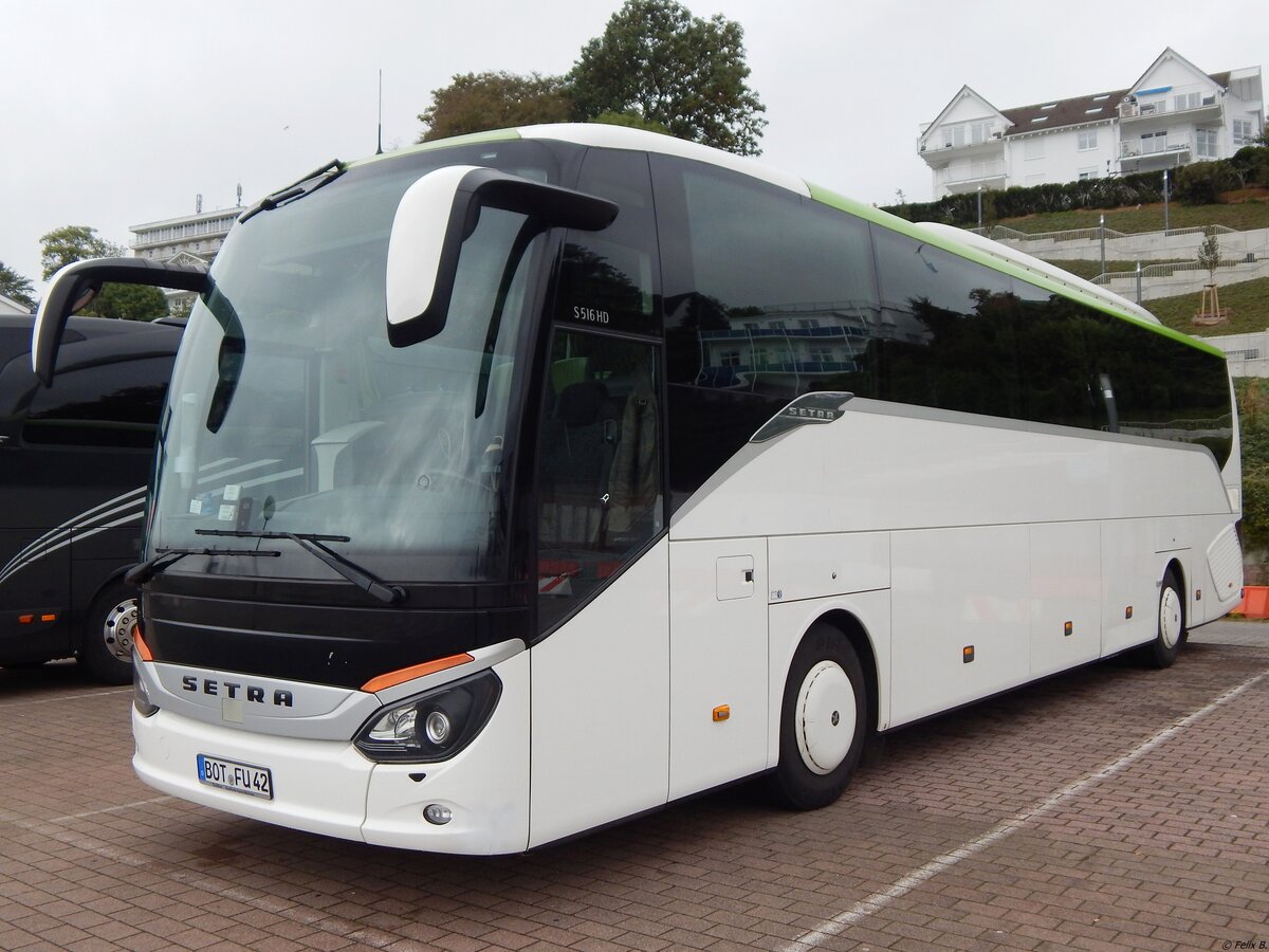 Setra 516 HD von Urban aus Deutschland im Stadthafen Sassnitz.