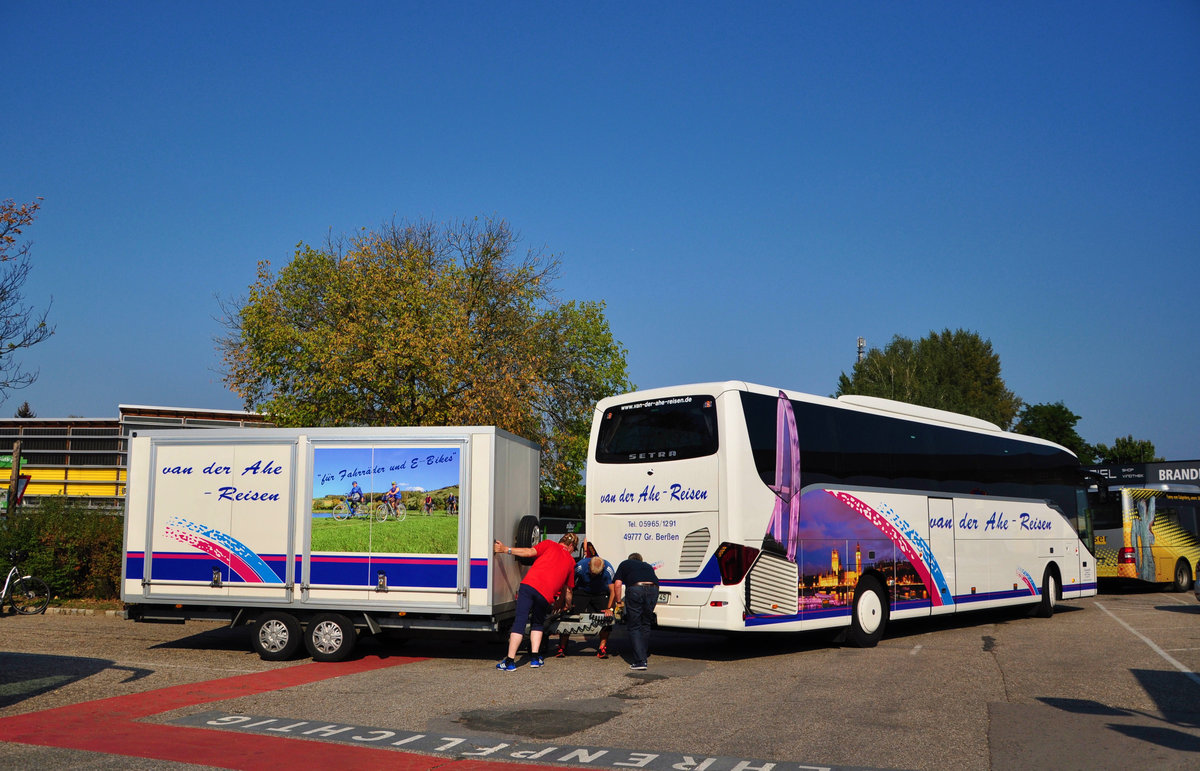 Setra 516 HD von van der Ahe Reisen aus der BRD in Krems.