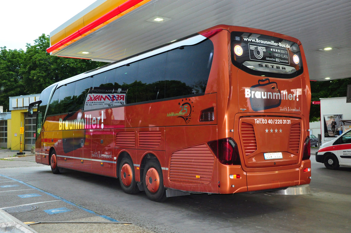 Setra 516 HDH von Thomas Braunmiller Reisen aus der BRD in Krems gesehen.