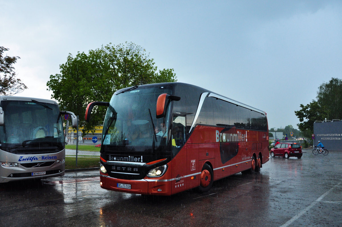 Setra 516 HDH von Thomas Braunmiller Reisen aus der BRD in Krems gesehen.