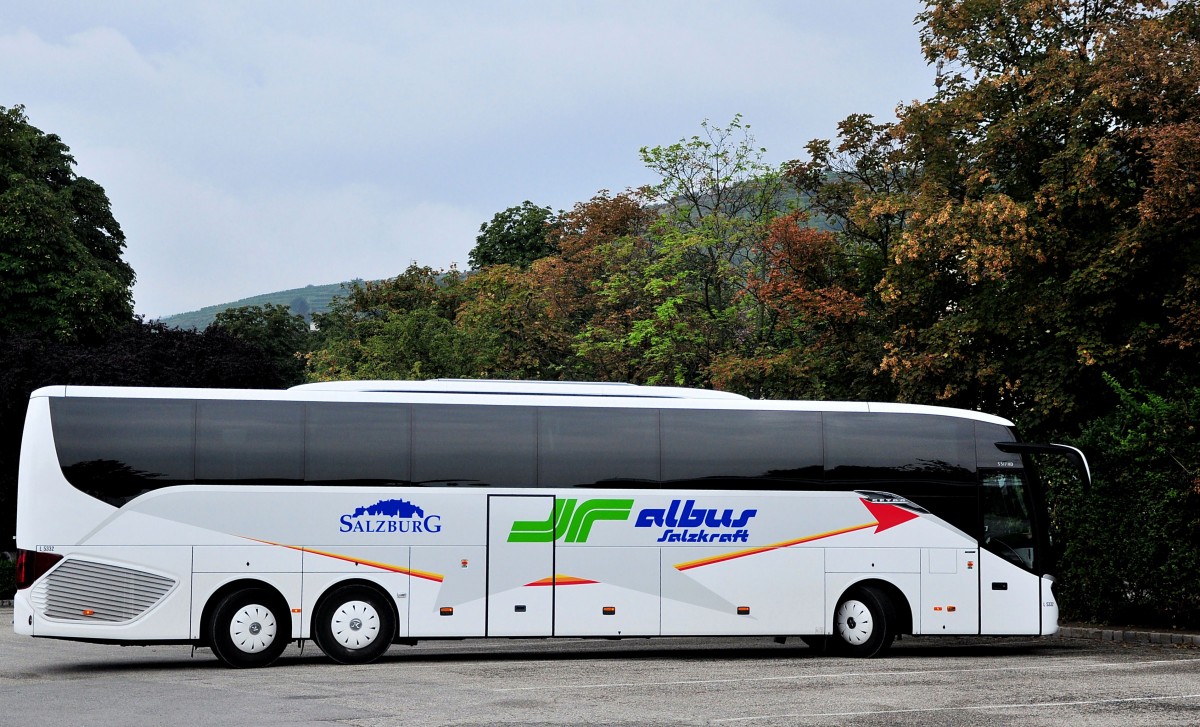 SETRA 517 HD von ALBUS/SALZKRAFT aus sterreich im August 2013 in  Krems gesehen.