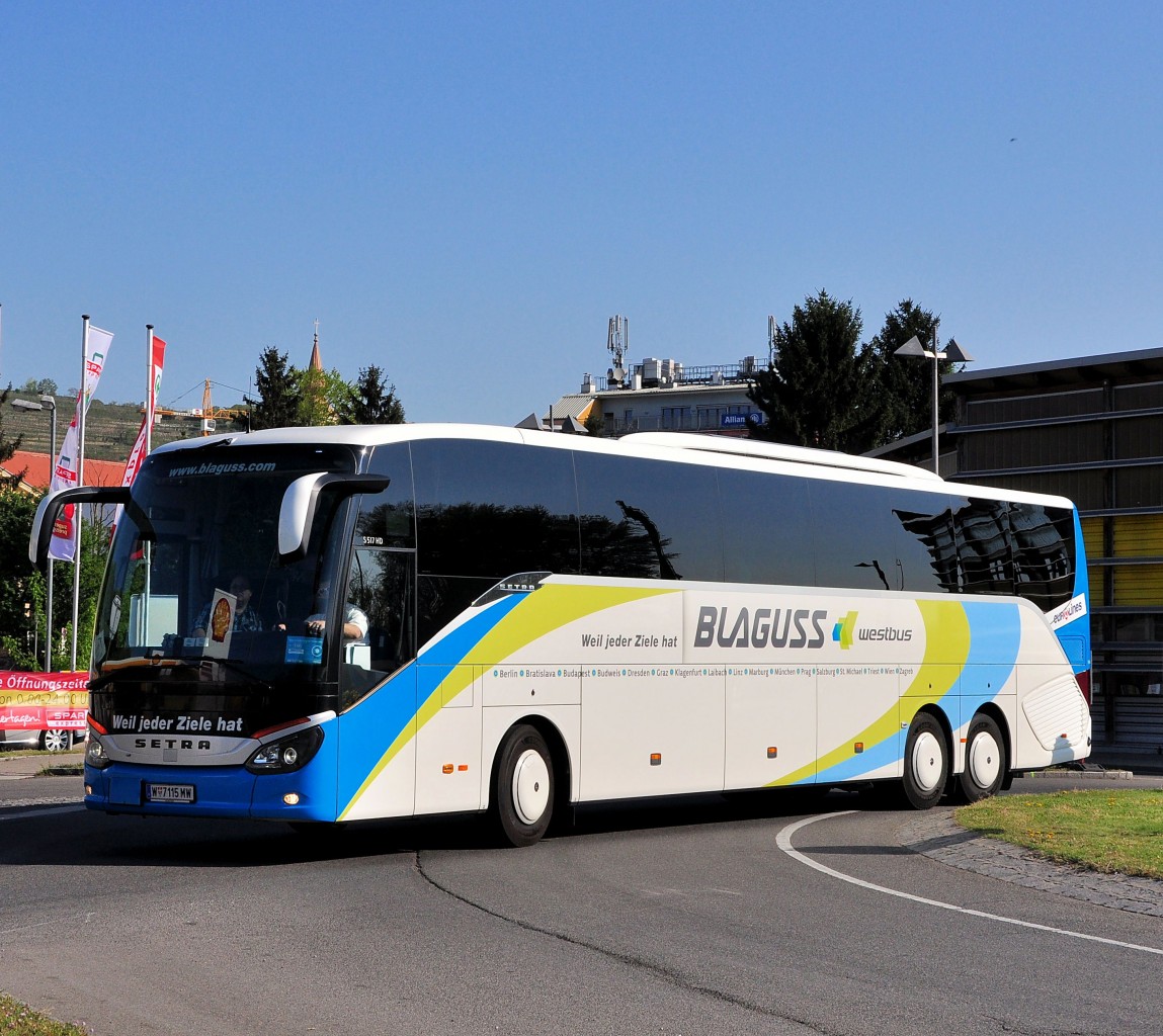 Setra 517 HD von Blaguss Reisen aus Wien am 24.4.2015 in Krems.