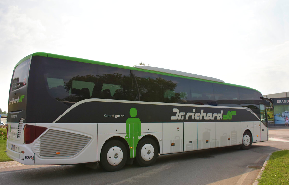 Setra 517 HD von Dr. Richard Reisen aus Wien 2018 in Krems gesehen.