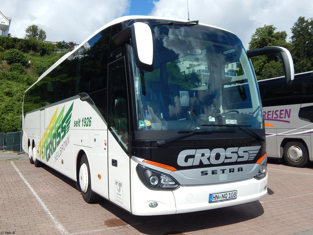 Setra 517 HD von Gross aus Deutschland im Stadthafen Sassnitz.