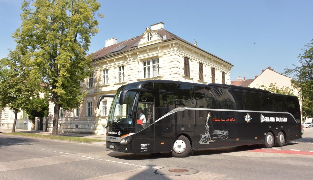 Setra 517 HD von Hffmann Reisen aus der BRD 2018 in Krems.