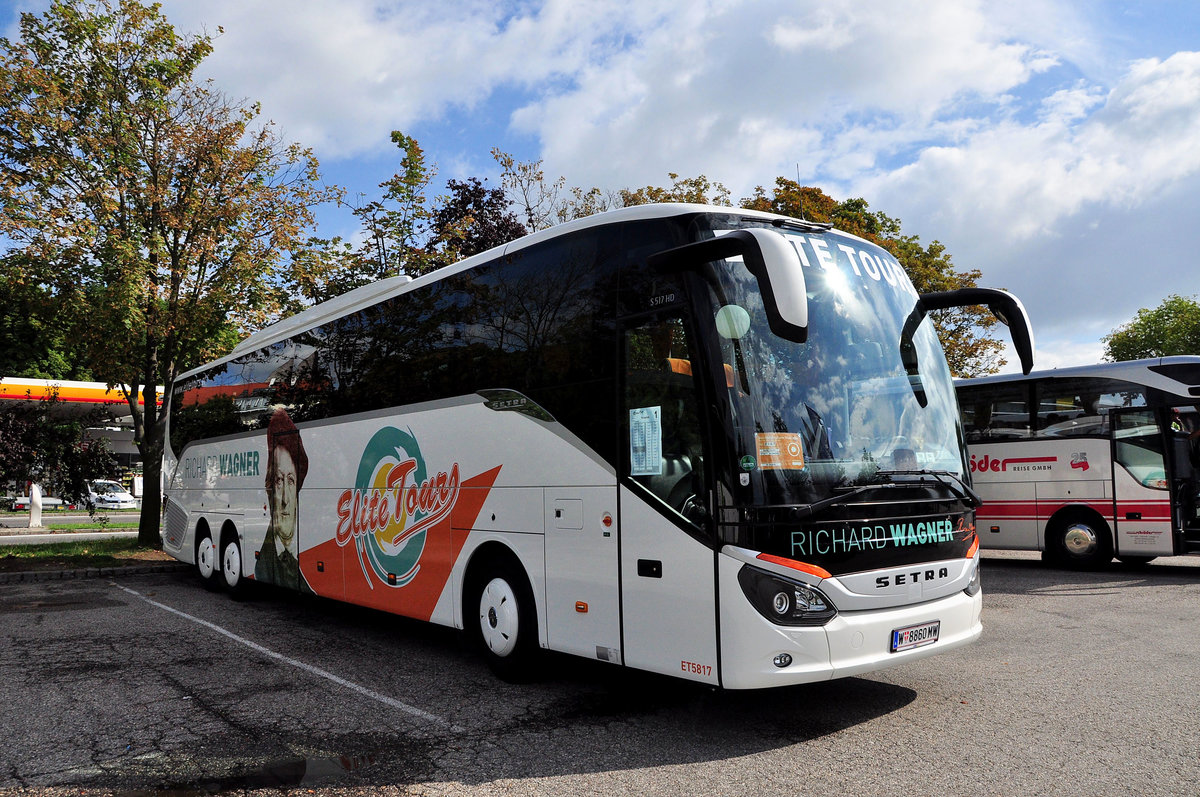 Setra 517 HD  Richard Wagner  von Elite Tours aus Wien in Krems gesehen.