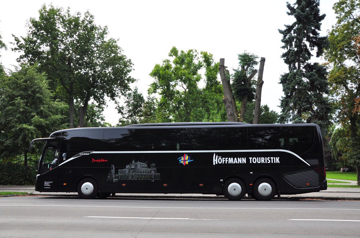 Setra 517 HD  Rio de Janeiro  von Hffmann Reisen aus der BRD in Krems gesehen.