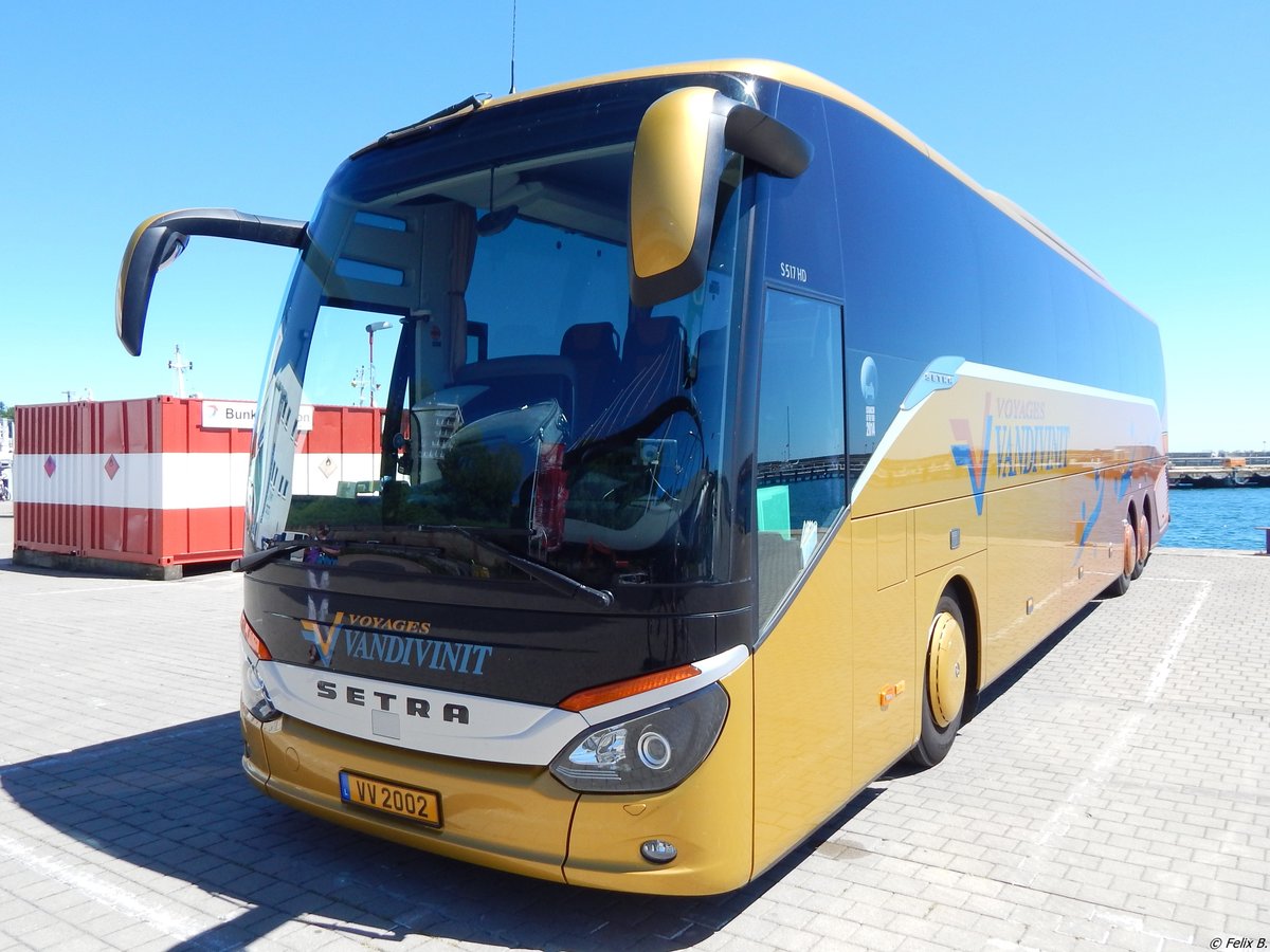 Setra 517 HD von Voyages Vandivinit aus Luxemburg im Stadthafen Sassnitz.