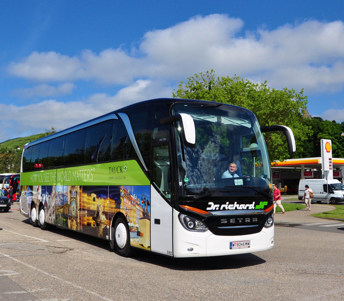 Setra 517 HDH von Dr. Richard Reisen aus Wien in Krems gesehen.