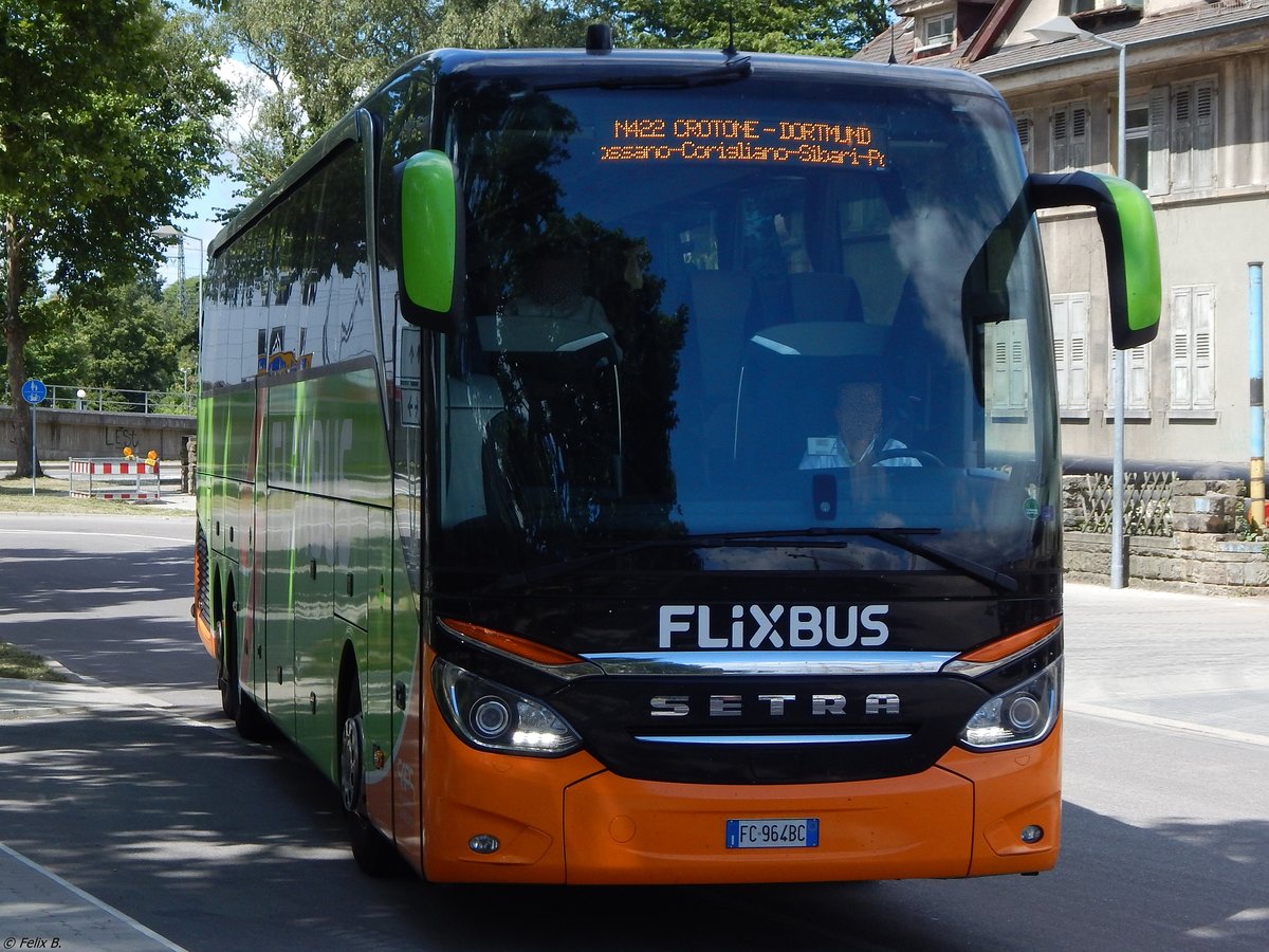 Setra 517 HDH von Flixbus/Saps aus Italien in Karlsruhe.