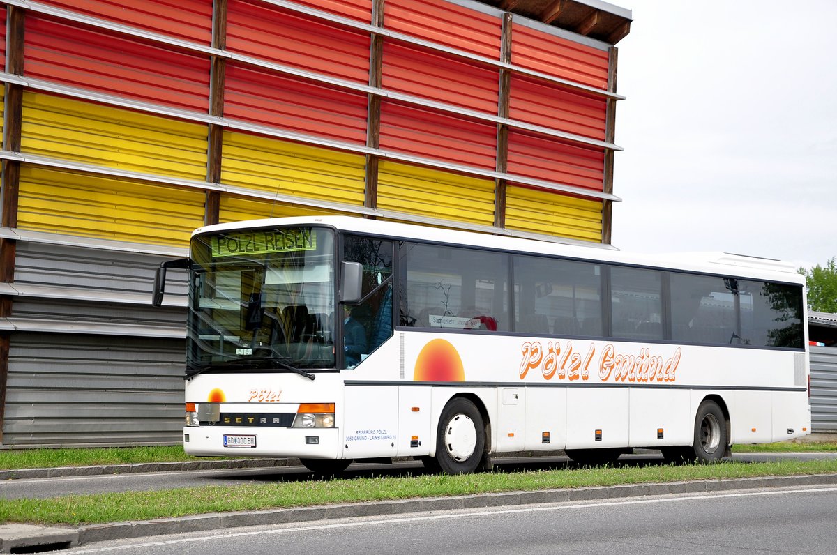 Setra von Plzl Reisen aus Niedersterreich in Krems gesehen.