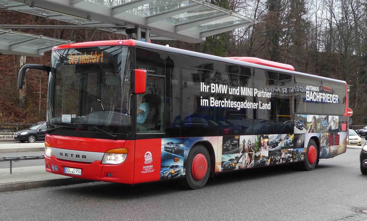 Setra S 415 LE business steht im Dezember 2018 am HBF Berchtesgaden