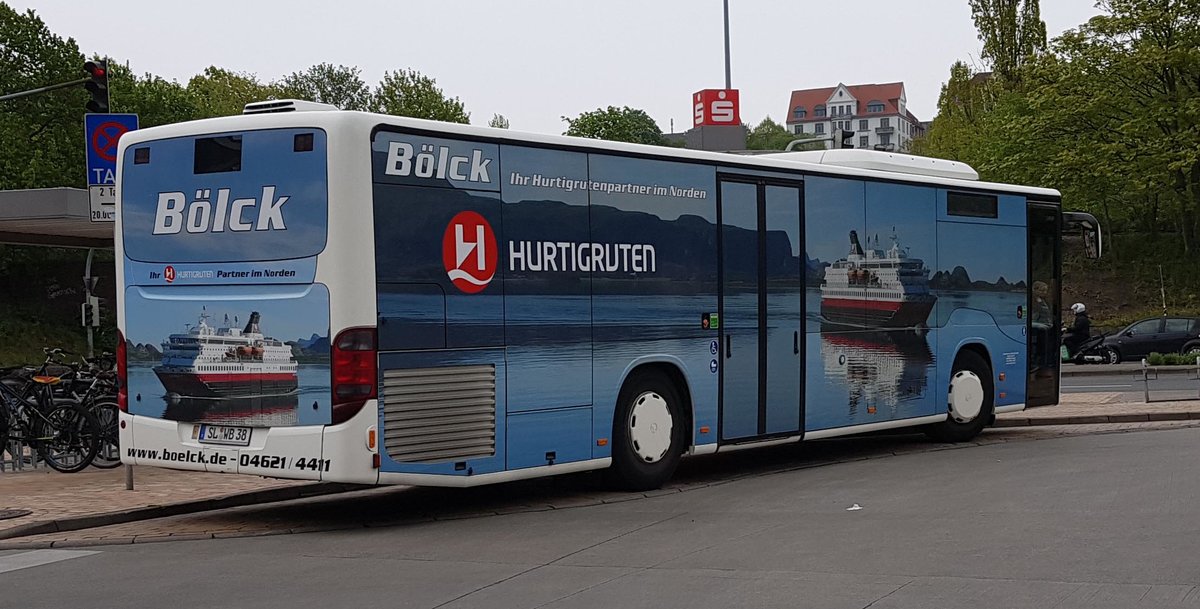 Setra S 415 NF vom Reisedienst BLCK steht am Busbahnhof in Flensburg im Mai 2019