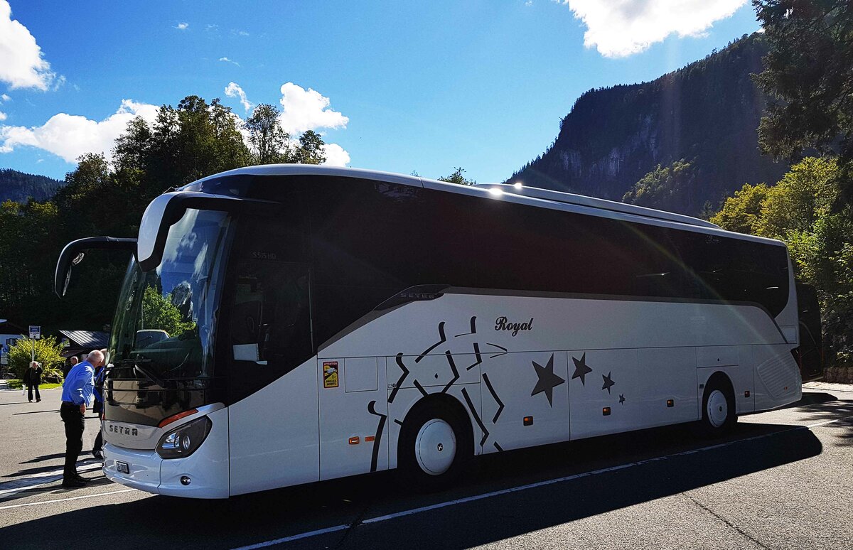 =Setra S 515 HD von ROYAL, steht auf dem Busparkplatz am Knigsee, 09-2022