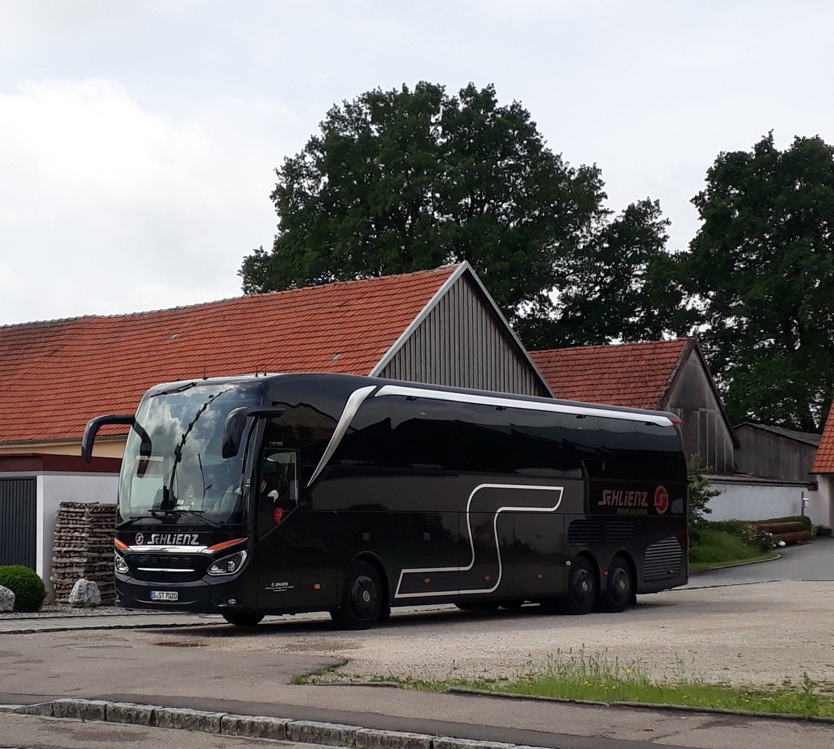 Setra S 516 HDH von Schlienz-aus Kerpen im Remstal