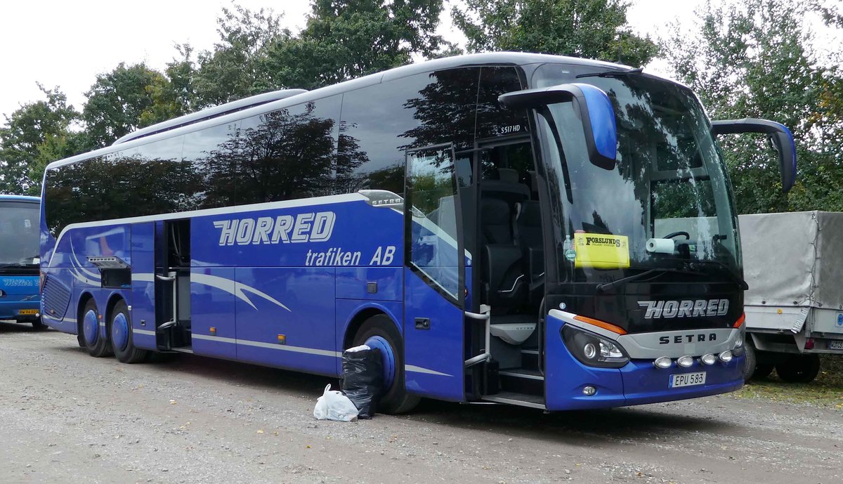 Setra S 517 von HORRED aus Schweden steht auf dem Busparkplatz der Veterama 2017 in Mannheim, Oktober 2017