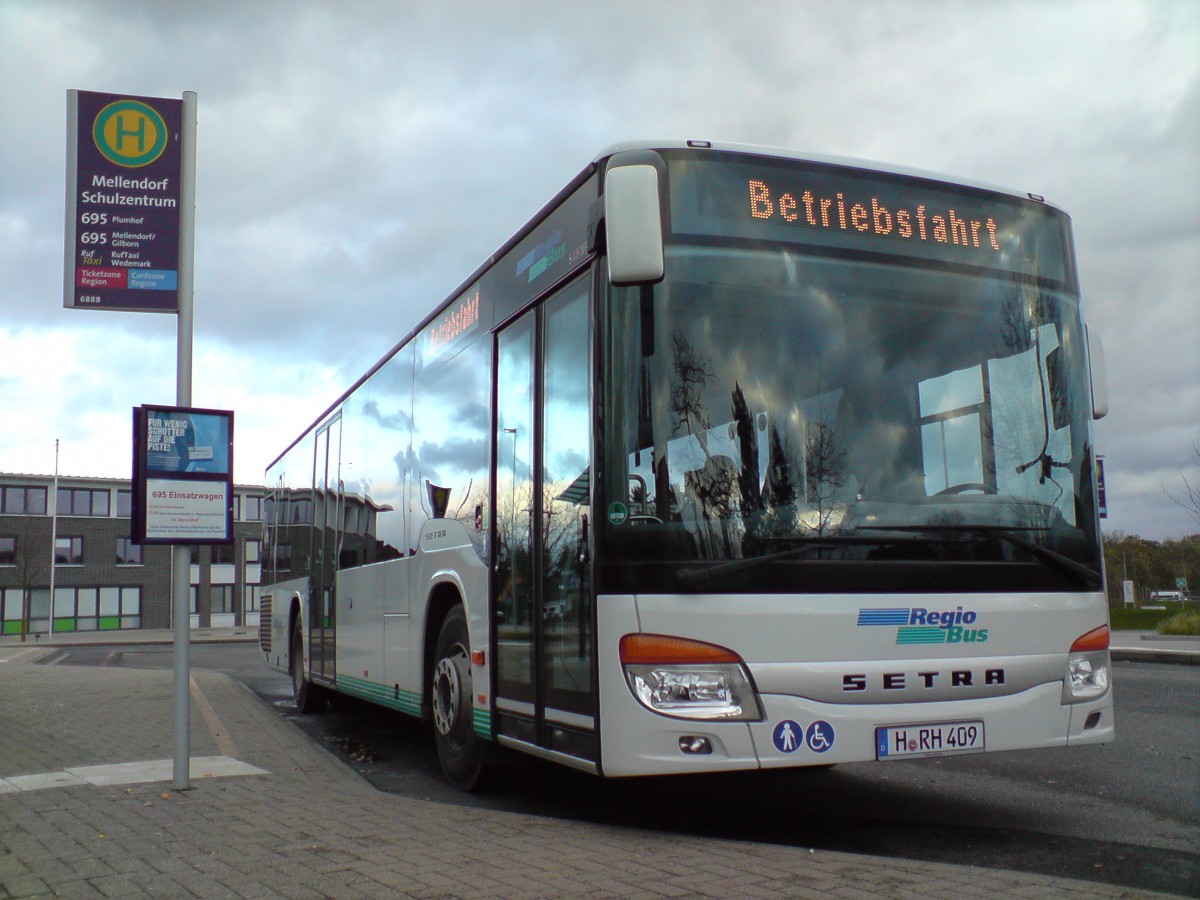 Setra S415 NF der RegioBus Hannover , aufgenommen am 09.11.2013 in Mellendorf. Dieses Fahrzeug ist das neuste auf dem Betriebshof Mellendorf mit gerade einmal knapp 1000 gefahrenen Kilometern