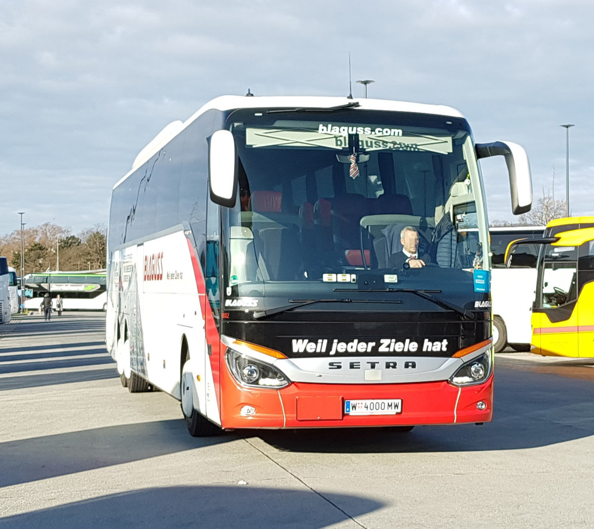 Setra unterwegs im November 2019 am Busparkplatz von Schloss Schönbrunn