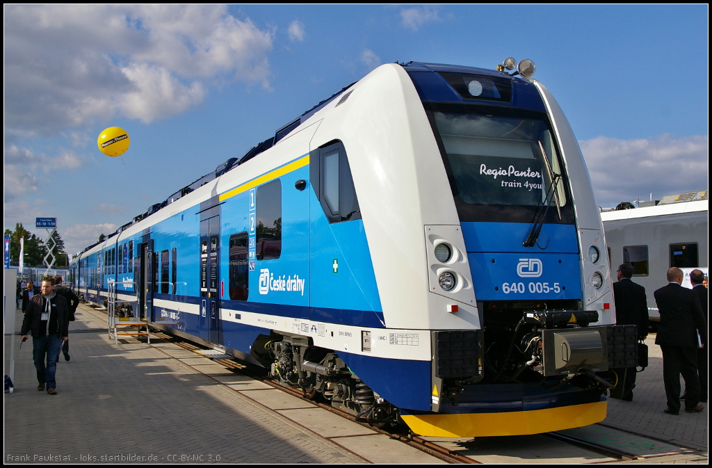 Skoda Single deck EMU  RegioPanter  (7Ev) for Czech Republic.
<br><br>
Bei dem RegioPanter handelt es sich um Niederflurige Triebzge fr den Regionalverkehr. 2011 wurden die ersten Prototypen von Skoda prsentiert. Mgliche Konfigurationen sind zwei-, drei- und vierteilige Einheiten. Auf der InnoTrans 2014 in Berlin war 640 005-5 auf dem Freigelnde ausgestellt (NVR-Nummer CZ CD 94 54 1 640 005-5).
<br><br>
Webseite Wiki (deutsch): http://de.wikipedia.org/wiki/%C5%A0koda_7Ev
