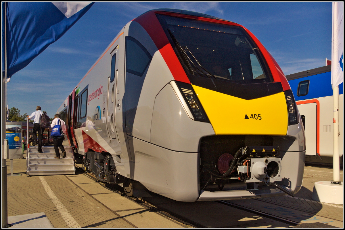 Stadler stellte auf der InnoTrans 2018 in Berlin den vierteiligen bi-modularen FLIRT für Greater Anglia vor, der als Class 755/4 eingereiht wird. Der bi-modulare Antrieb basiert einmal auf dem herkömmlichen elektrischen Antrieb und einem dieselelektrischen Antrieb mit Motoren der Abgasstufe IIIB. Der vierteilige Triebzug bietet 202 Sitzpläte plus 27 Klappsitze bei 80,7 m Länge. Bei einer Leistung am Rad von 2.600 kW kommt er auf eine Höchstgeschwindigkeit von 160 km/h. Ausgestattet ist der Zug mit Wi-Fi, USB- und 240V-Steckdosen, Klimaanlage und Stellplätze für Fahrräder sowie RPM-Toilette.