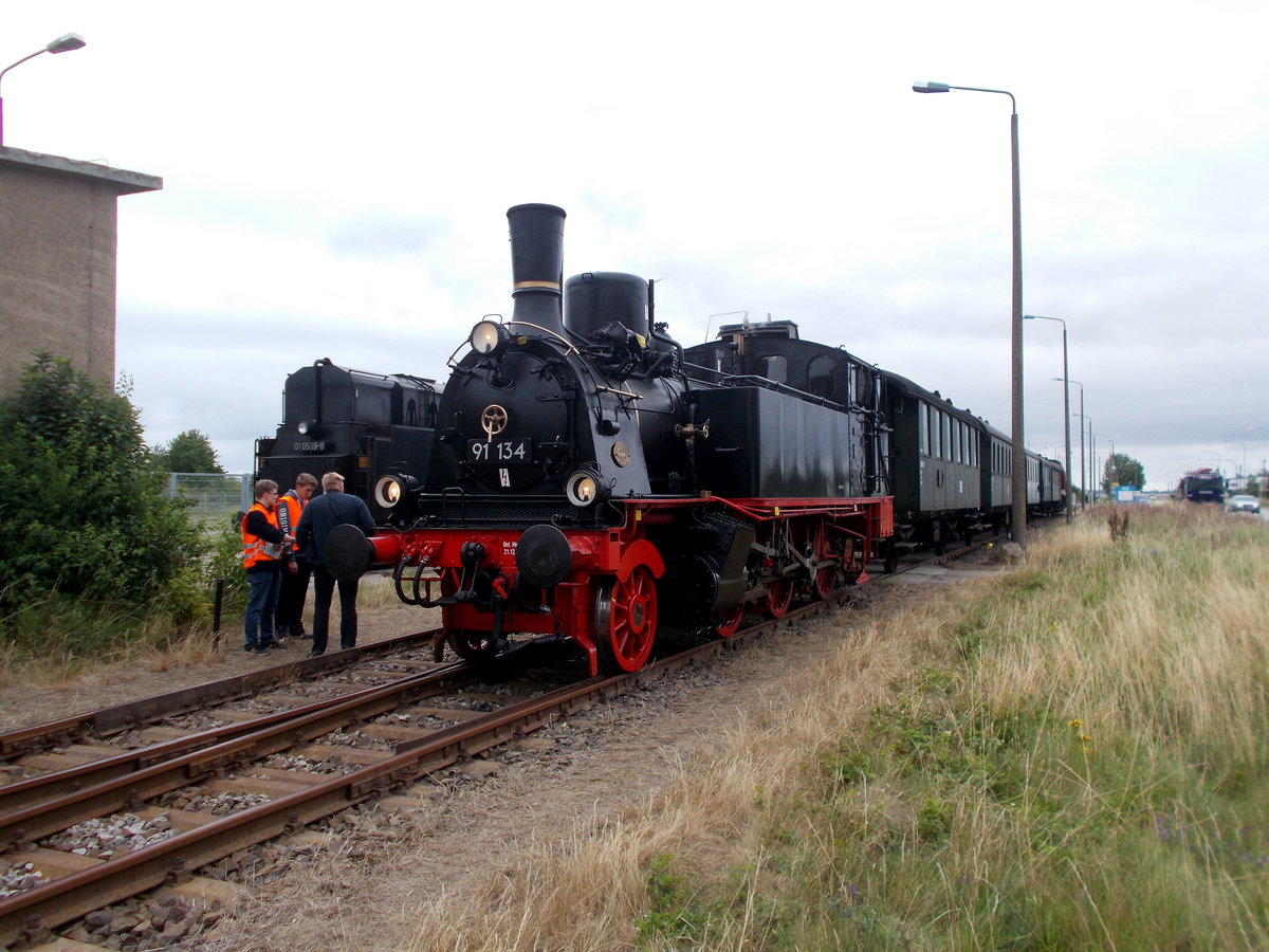 Statt der angek�ndigten 86 1333 f�hrt vom 15.-17.Juli 2016 die Schweriner 91 134 zwischen Greifswald und Ladebow.Am 15.Juli 2016 fotografierte ich die Schwerinerin in Ladebow.