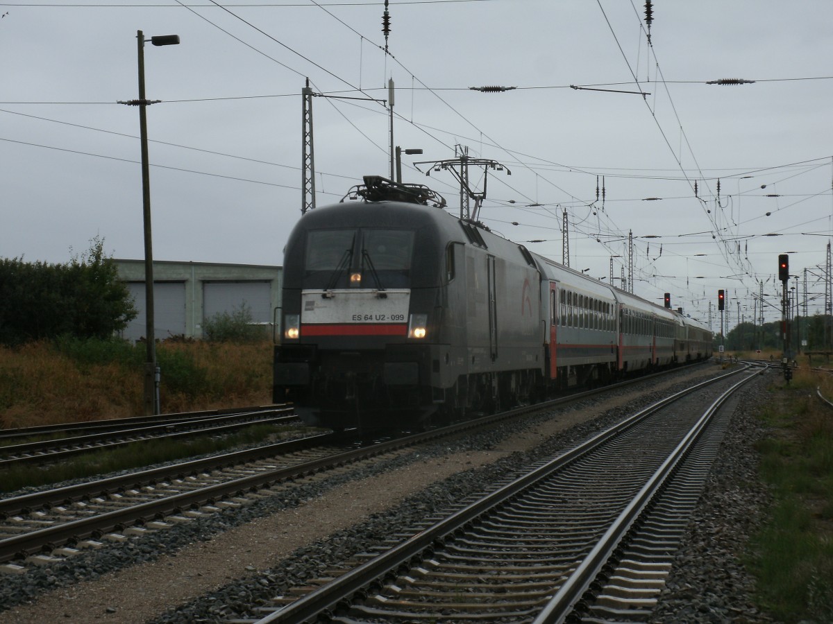 TEE Rheingold Koblenz-Binz fuhr mit dem MRCE Taurus ES64U2-099,am 18.September 2013,ohne Halt durch Bergen/R�gen.