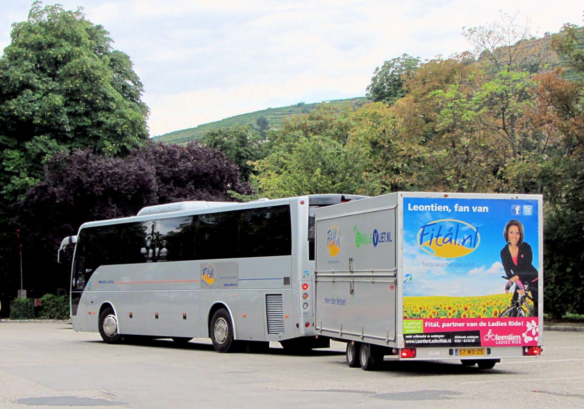 TEMSA SAFARI HD mit Radhnger aus den NL im August 2013 in Krems.