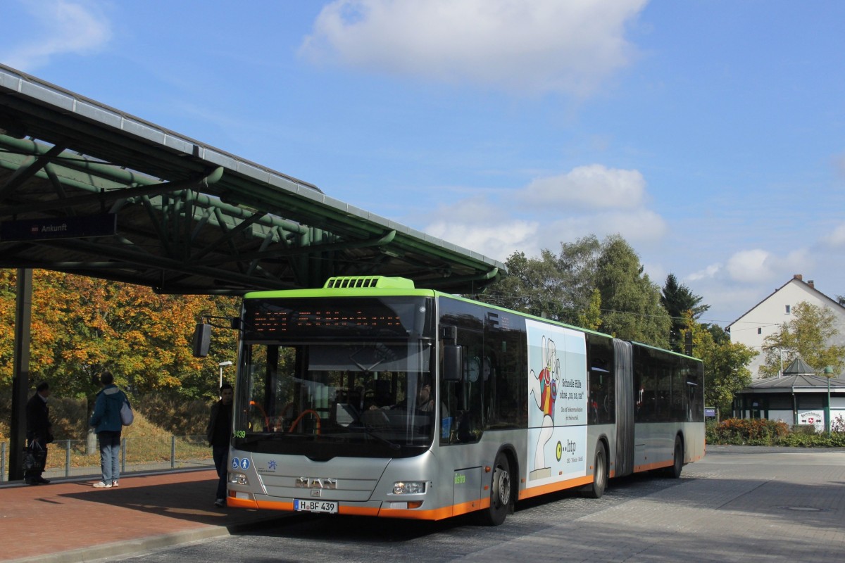 Üstra 8439.
Das Fahrzeug wurde am 11.10.2014 an der Haltestelle Hannover Stöcken aufgenommen.