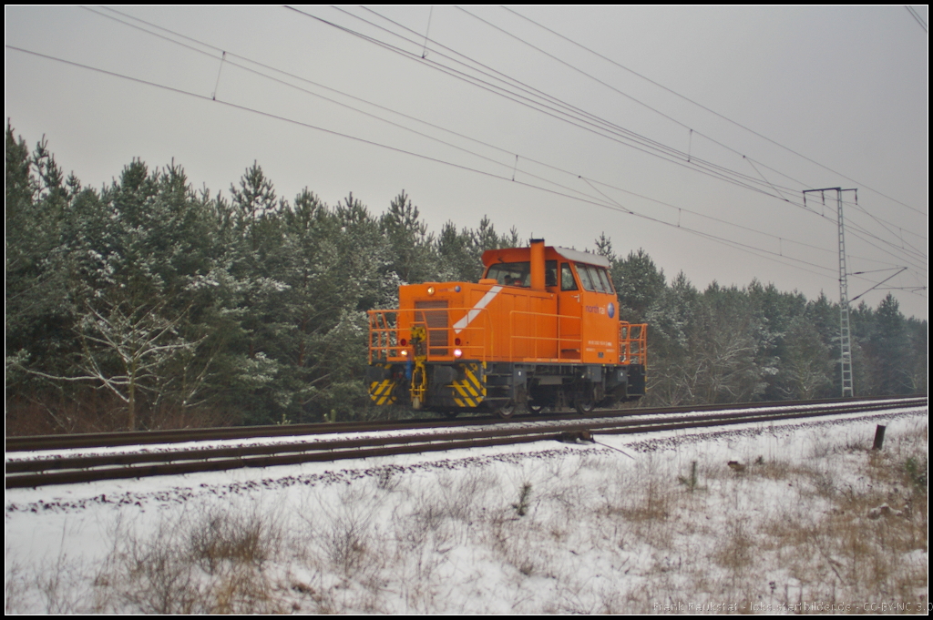 Und tglich grt DB Fernverkehr 352 102 zum Tanken nach Bln.-Lichtenberg, hier am 28.01.2014 in der Berliner Wuhlheide