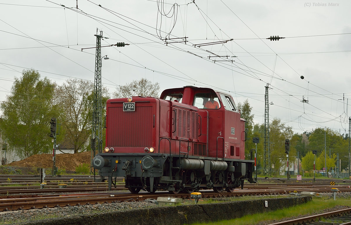 V122 (265 602) fuhr am 23.04.2016 über den Bahnhof Darmstadt-Kranichstein