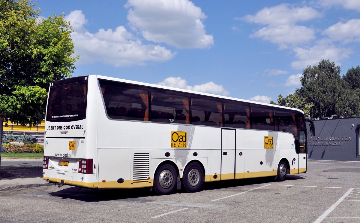 VAN HOOL ACRON aus den NL im Juli 2013 in Krems gesehen.