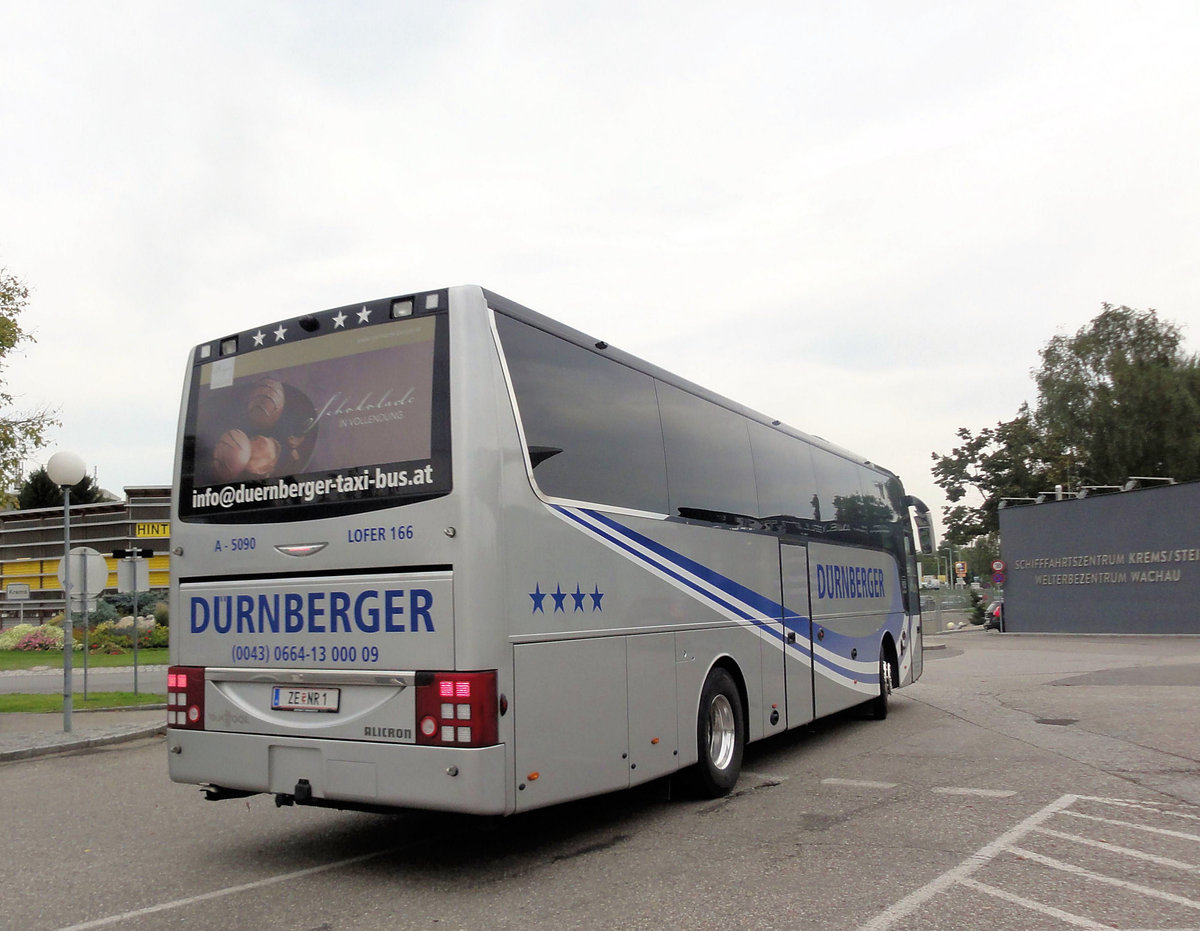 Van Hool T915 Alicron von Drnberger Reisen aus sterreich in Krems gesehen.