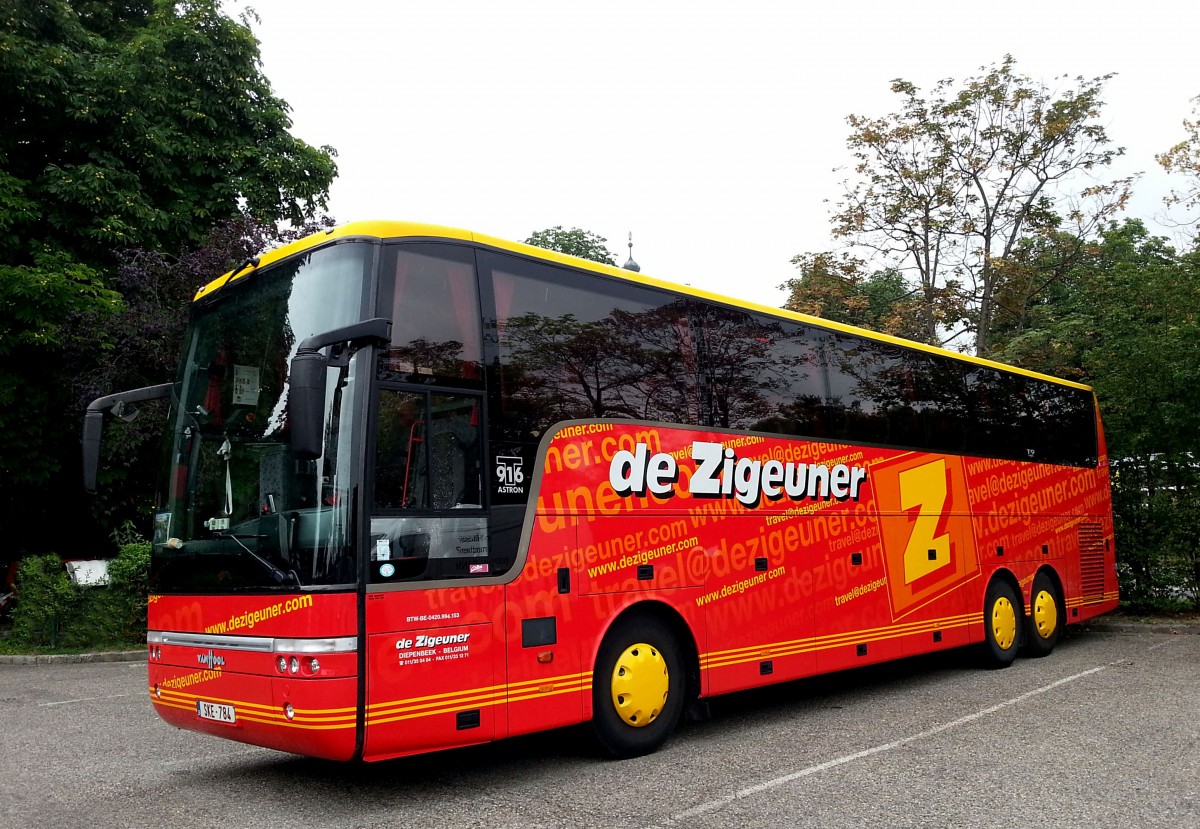 Van Hool T916 Astron von De Zigeuner/Belgien im Juli 2014 in Krems.