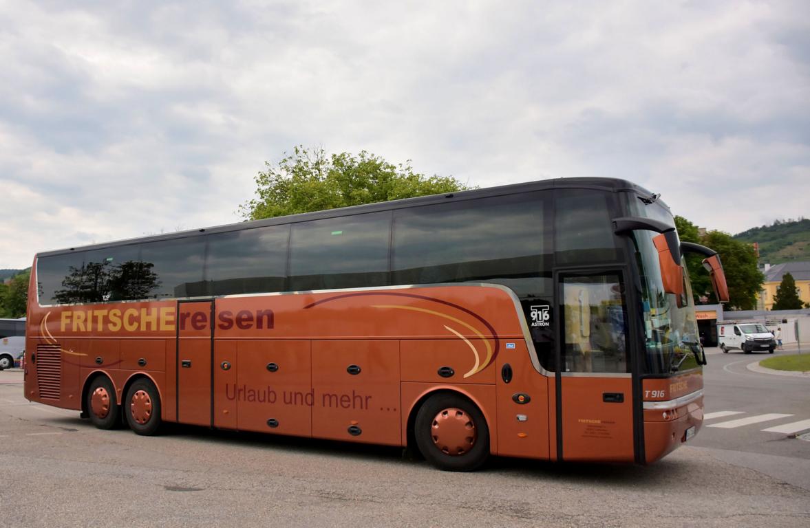 Van Hool T916 Astron von FRITSCHE Reisen aus DE 2018 in Krems gesehen.