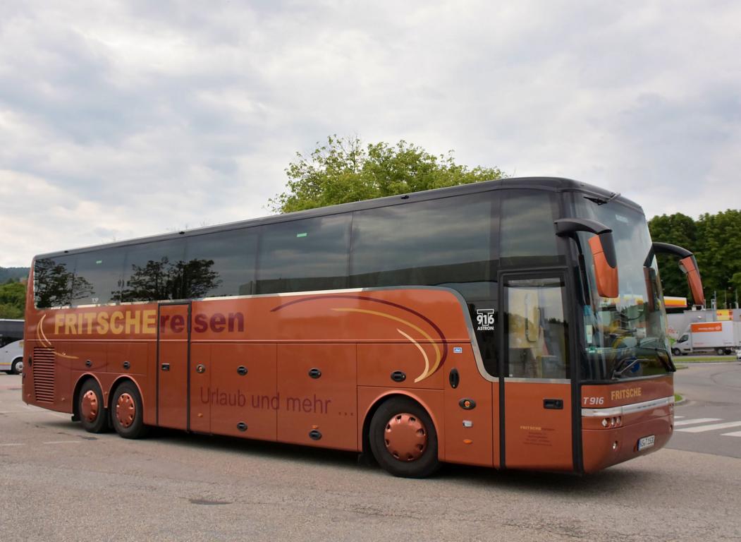 Van Hool T916 Astron von FRITSCHE Reisen aus DE 2018 in Krems gesehen.